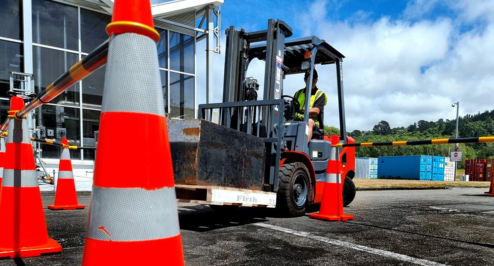 Forklift & Truck licence certificate and training classes 2 4 5 F
